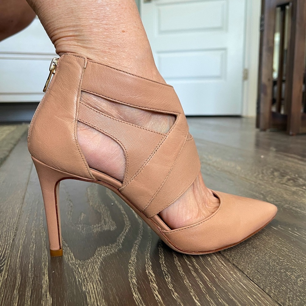 Nude Heels, Pointed Toe, EUC